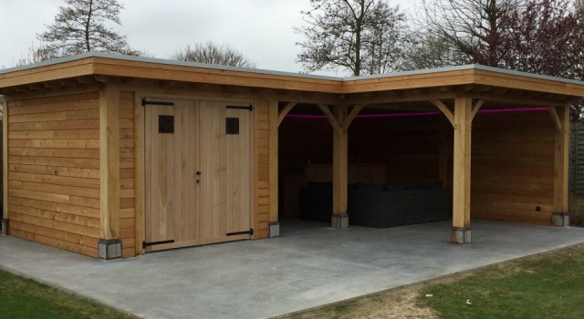 Eiken buitendeuren aan poolhouse